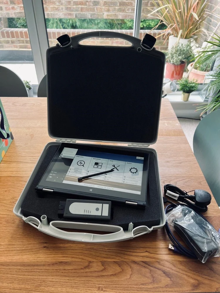 Porsche PIWIS 3 PT3G Tester with Lenovo ThinkPad